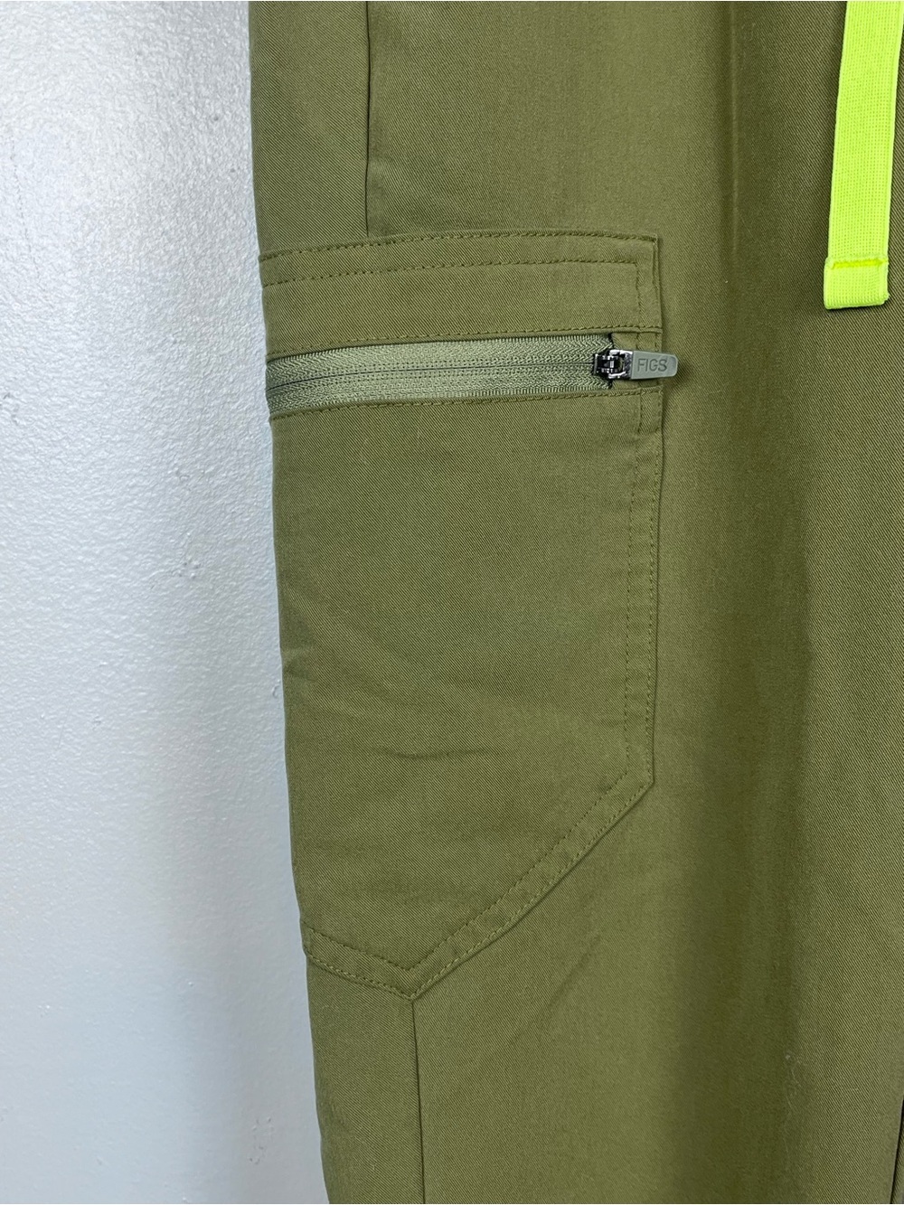 Figs Women's Zamora Jogger Scrub Pants in Olive W18SW2005 Size XXS; Uniform, ER - Picture 3 of 15